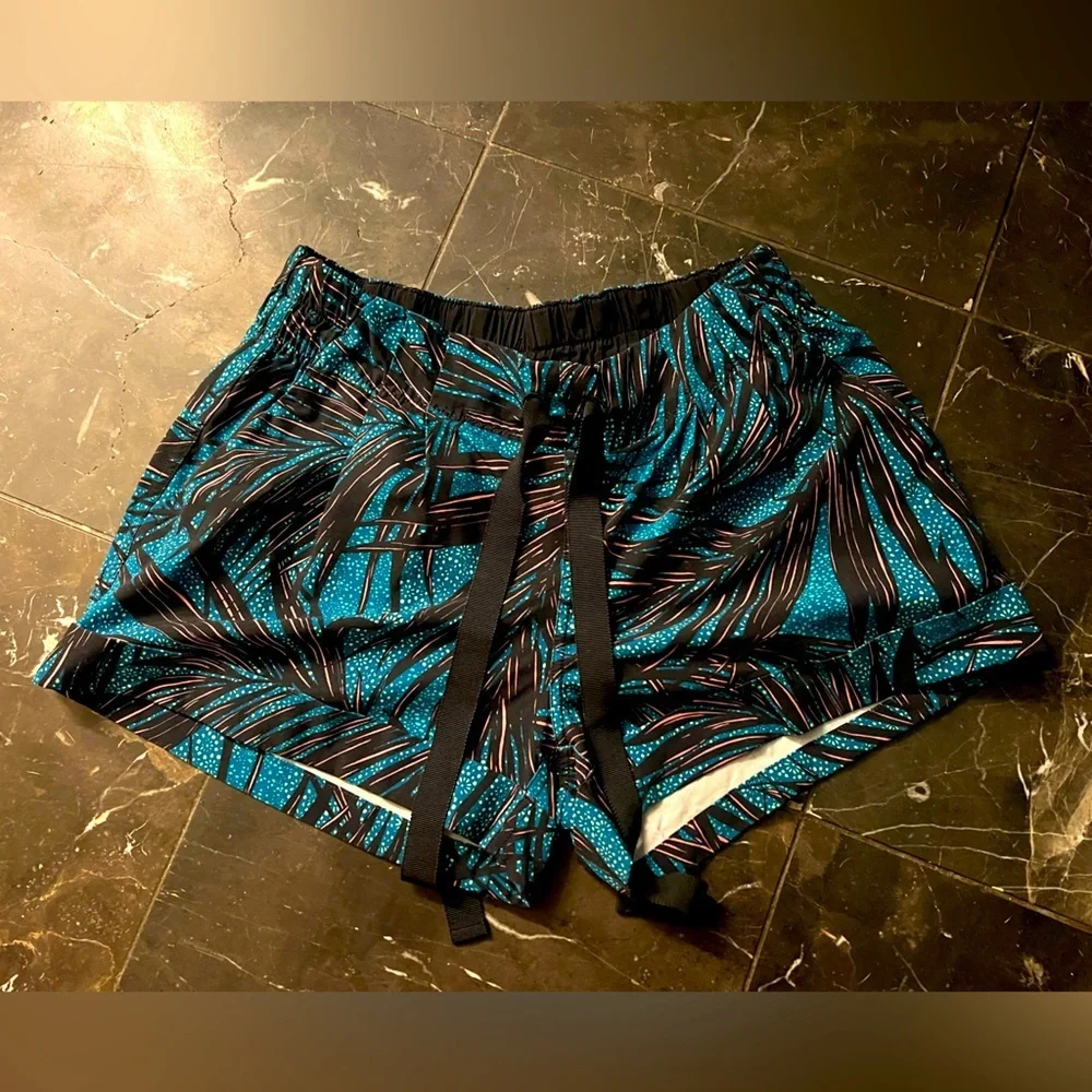 lululemon Spring Break Away Short II size 8